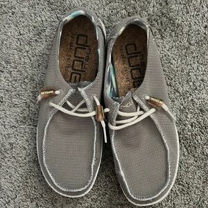 Like New Hey Dude’s